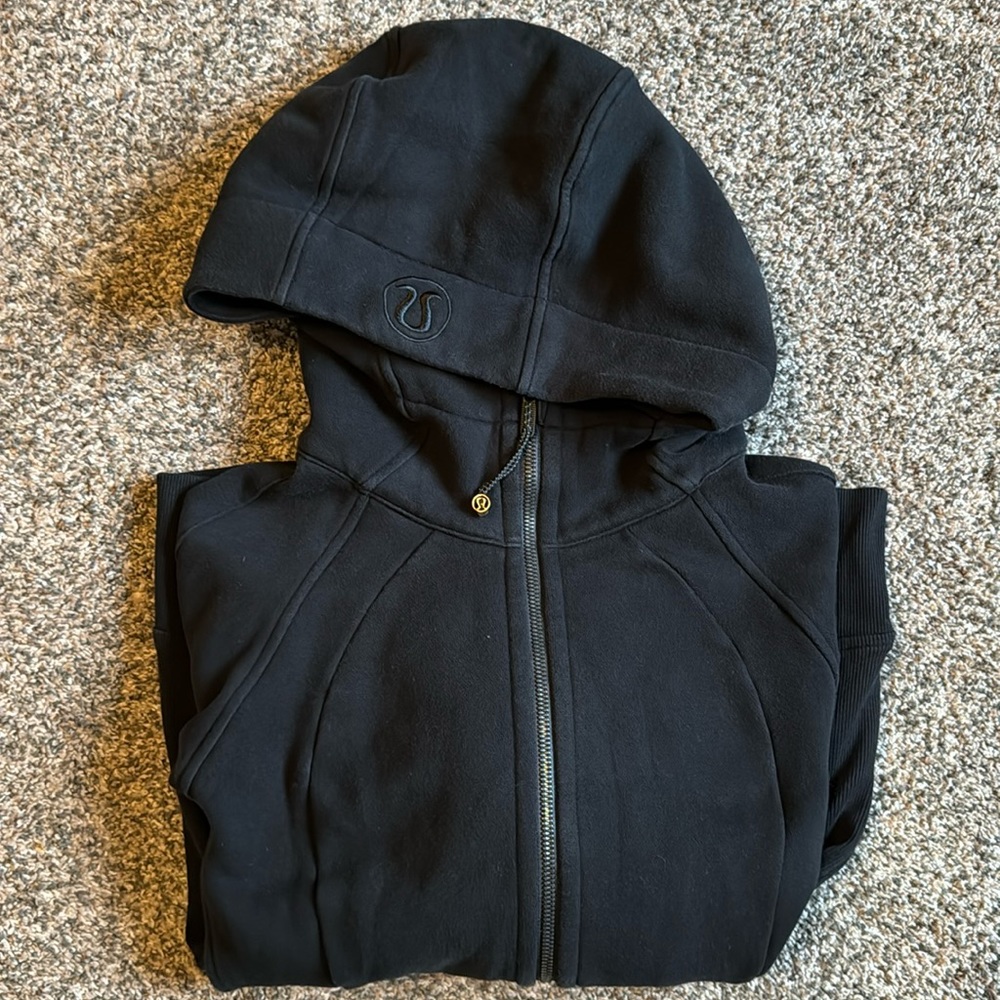 Hooded lululemon jacket! 🤎
